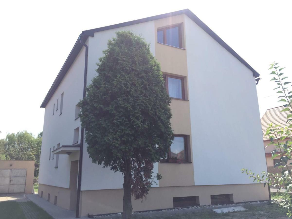 U Pepika Hotel Lipótszentmiklós Kültér fotó