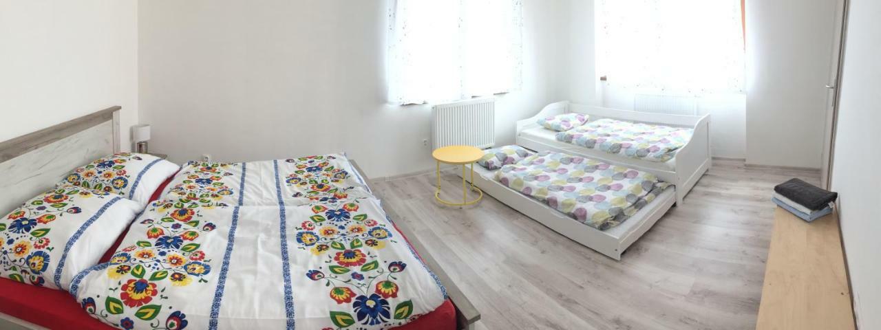 U Pepika Hotel Lipótszentmiklós Kültér fotó