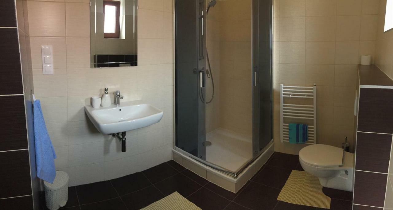 U Pepika Hotel Lipótszentmiklós Kültér fotó