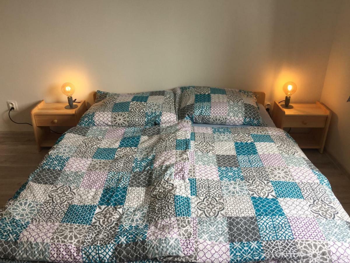 U Pepika Hotel Lipótszentmiklós Kültér fotó